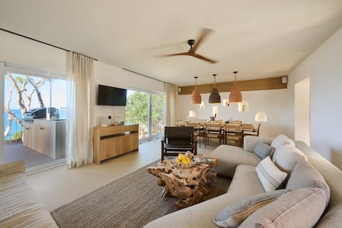 Anuncio de Airbnb popular: Dream Villa ON the beach - amazing view & location en Begur