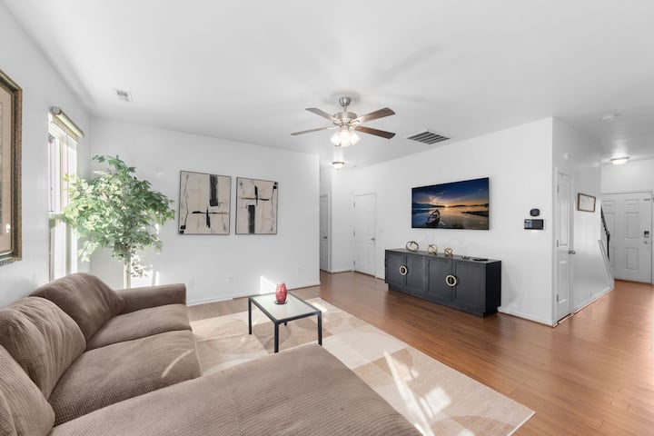 Modern 5b Home | Near Clt Airport & Carowinds - Lake Wylie, SC