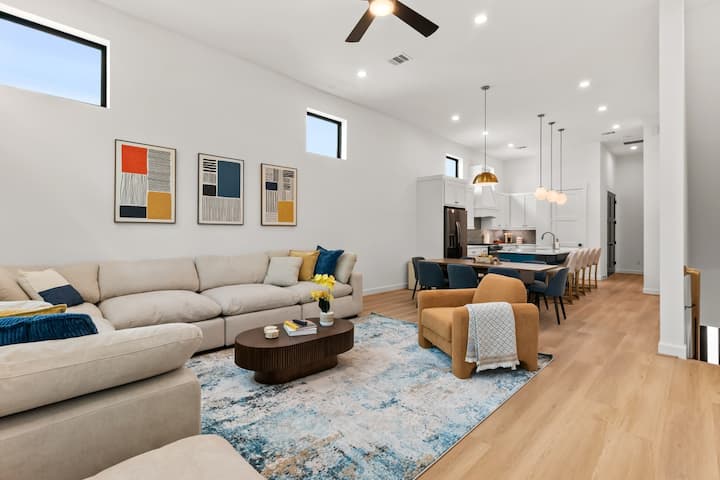 Luxury 7br/7ba Home • Skyline Game Room • Houston - Bellaire, TX
