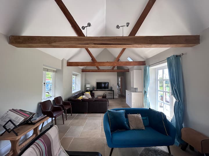 The Granary: 4 Bedroom Converted Barn - Amberley Castle
