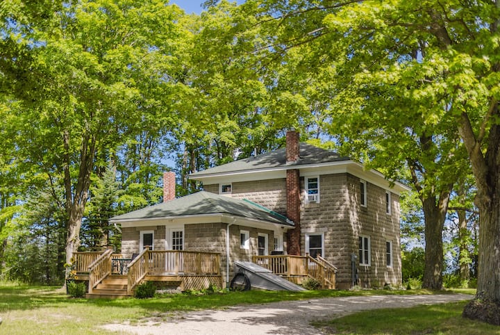 Charlevoix Renovated Farmhouse
Optional Event Barn - Charlevoix, MI