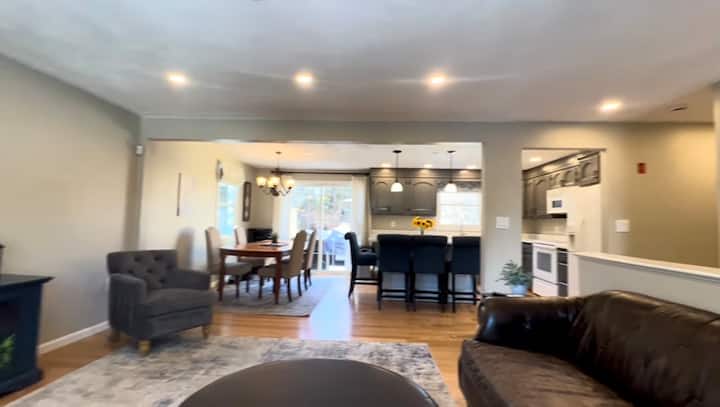 Suburban Escape: Easy Access To Boston & Beaches - Bedford, MA