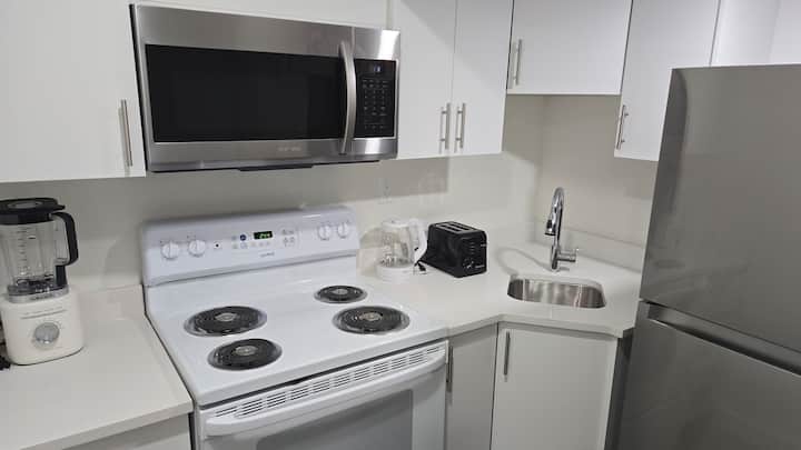 Brand New Vib Lounge
License #:Lcsta20261563 - Regina