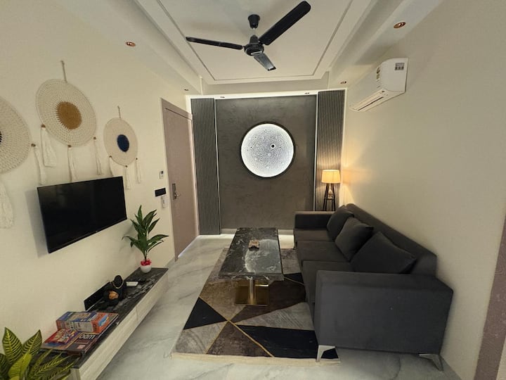 Amor Stays | 1bhk | Terrace + Kitchen + Backgarden - Gurugram