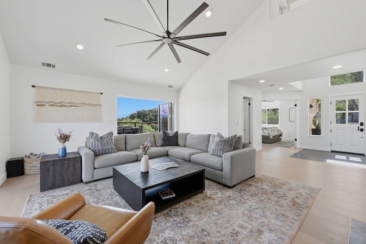 Los Olivos Hilltop Estate With Views - Los Olivos, CA