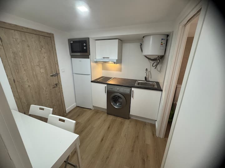 Céntrico Mini Apartamento Con Todos Los Servicios. - Erandio