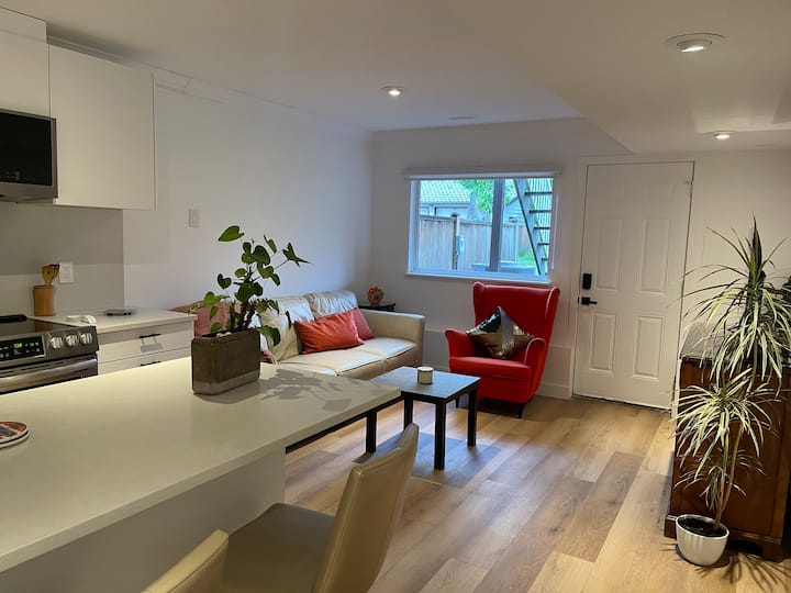 A Cozy Getaway Private 2br - Burnaby