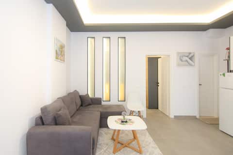 Popular Airbnb listing: Modern 1+1 Apt • 2025 Build • 2 Min to Beach • |1| in Bashkia Vlorë
