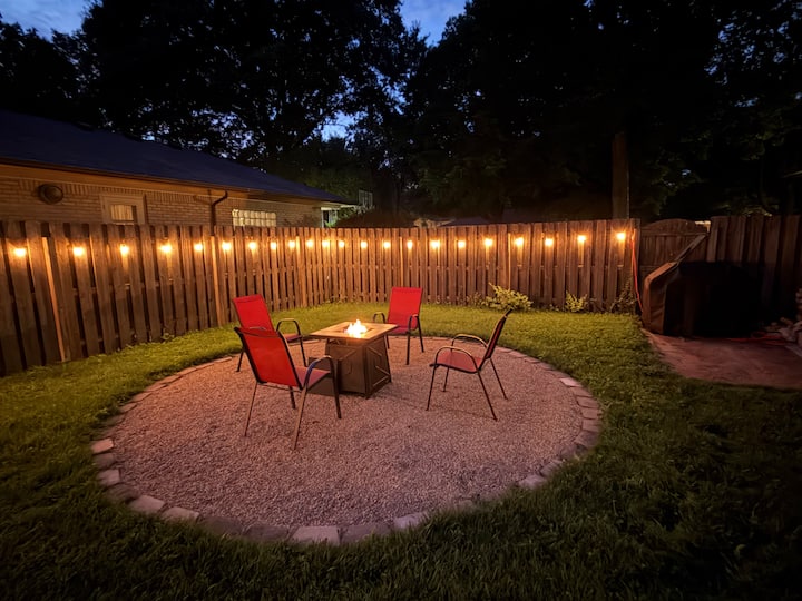 Broad Ripple Midcentury | Large Fenced In Backyard - Broad Ripple, IN