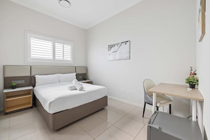 Modern Double Room | Near Station & Easy M2/m7 - Blacktown