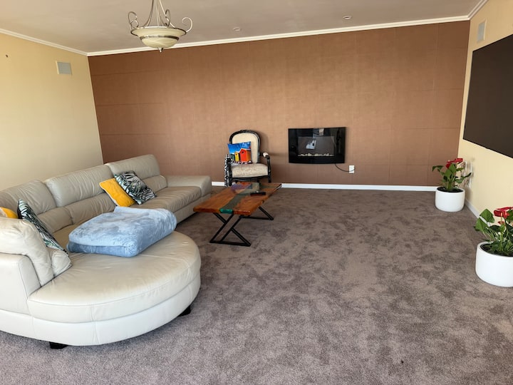 Executive - Sea Views And Mountain Views - Hāwera