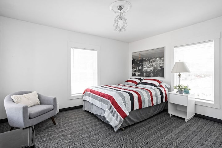New Castle Getaway | Fireplace • Prime Location - New Castle, IN