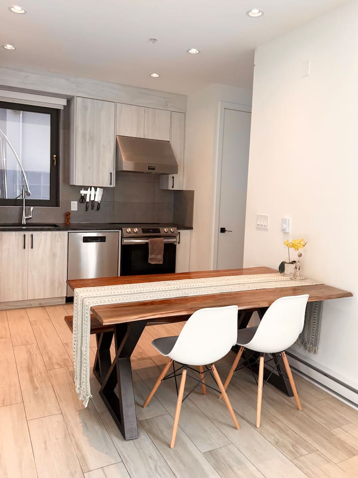Modern Suite With Private Entrance - Vancouver