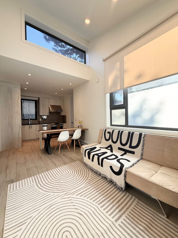 Modern Suite With Private Entrance - Vancouver