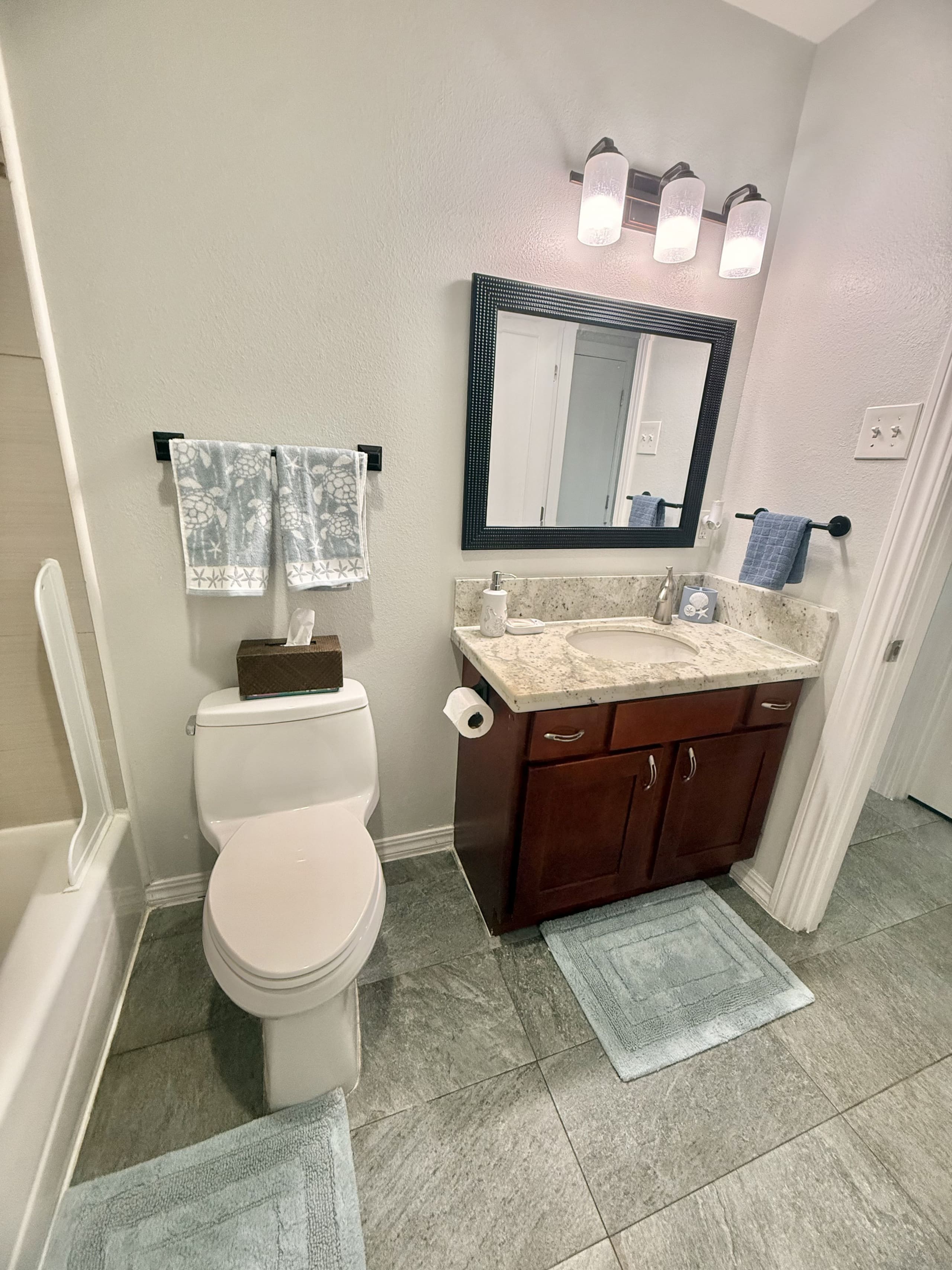 Condo in Kapaa · ★5.0 · 2 bedrooms · 4 beds · 1 private bath - Image 11