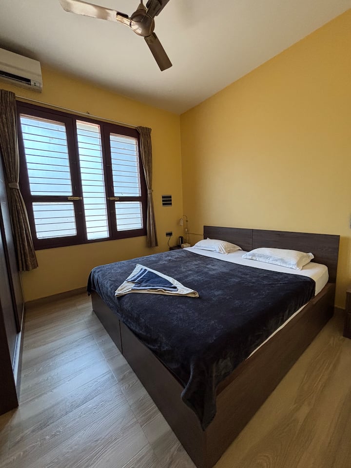 Royal Yuvaraja 2,1st Floor, Breakfast Included - Mysuru