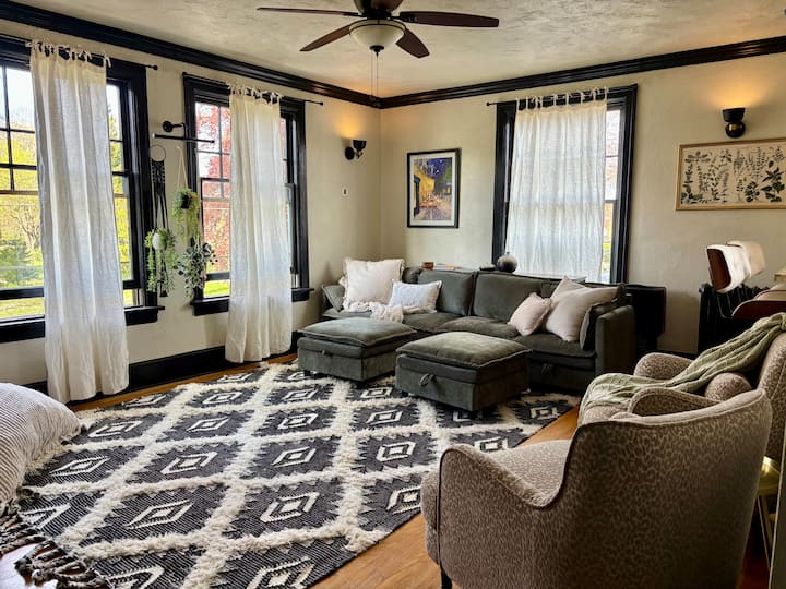 2br W/ Park Views~near Hospitals~walkable Location - Tacoma, WA