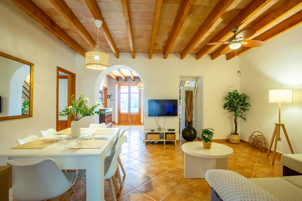 Finca Can Serigot with a large garden and a pool 5