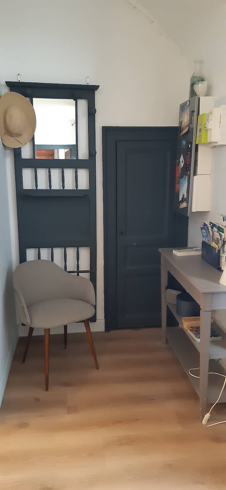Entrada del vestíbulo con perchero y consola