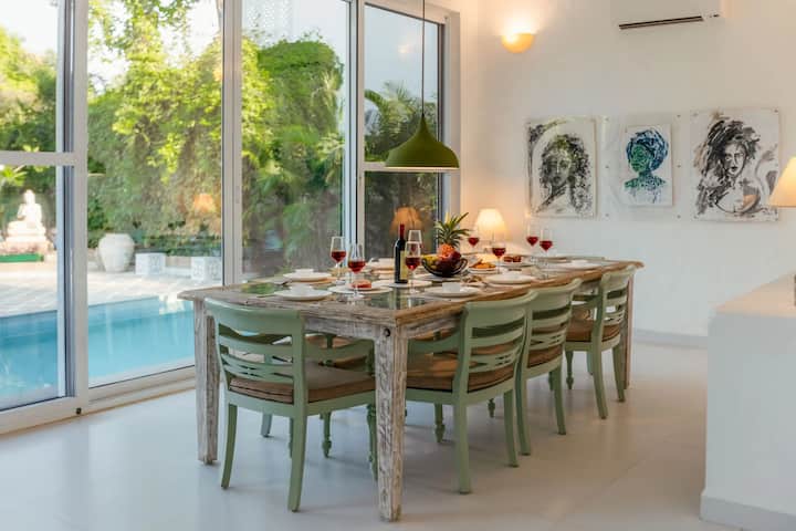 Dining area image 5