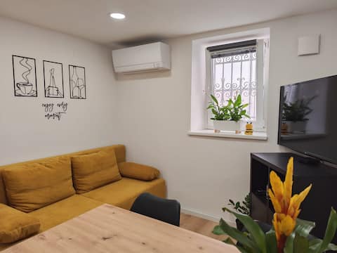 Top Airbnb: NEW & Freshly Renovated Apartment Luanna Koper in Obalno Kraška
