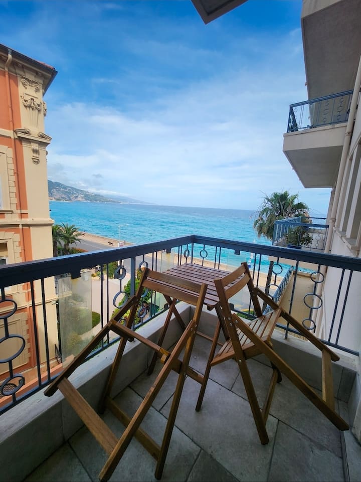 Bright Beachfront One Bedroom Flat With Balcony - Mentone
