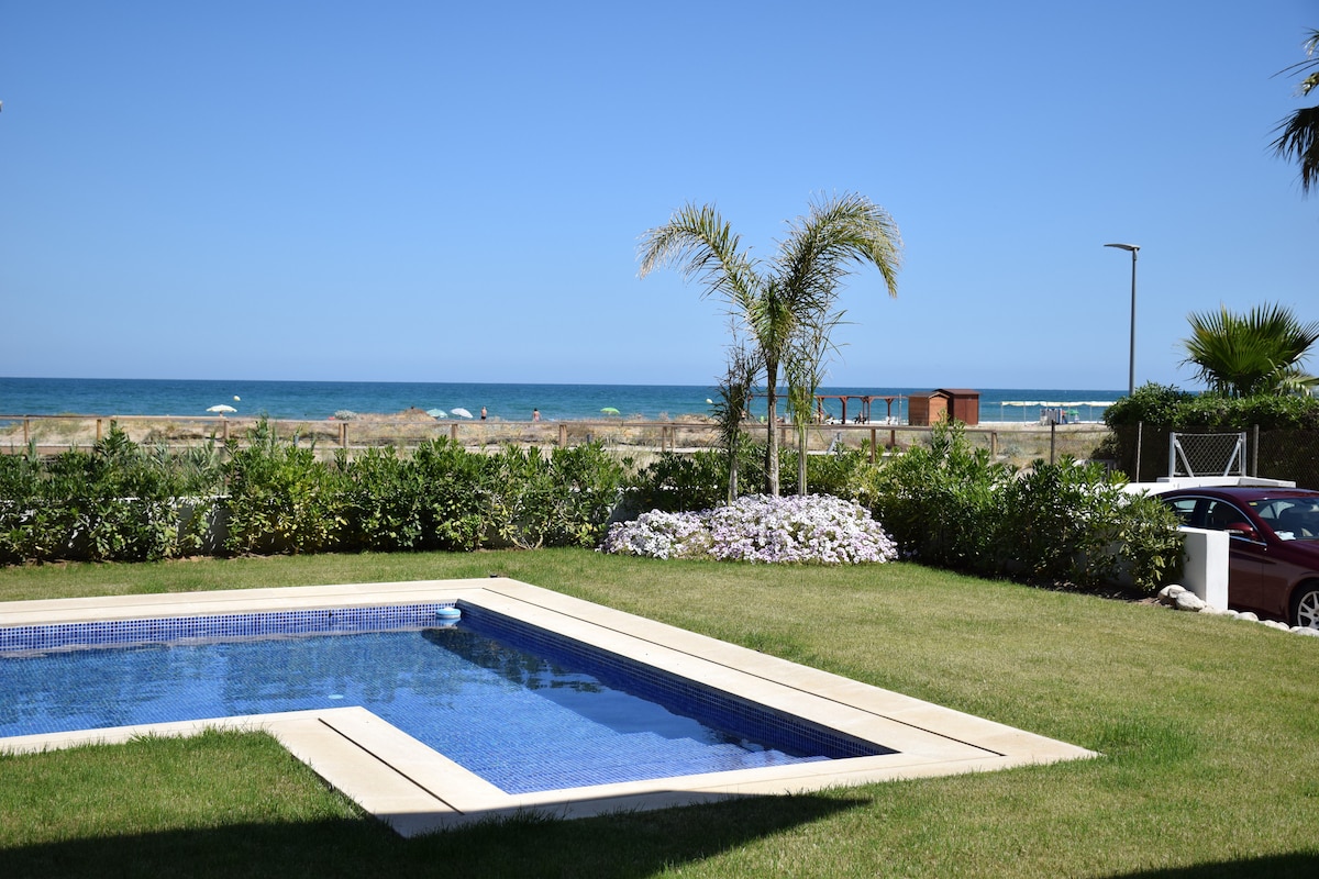 Luxury Beachfront Villa with Pool 2