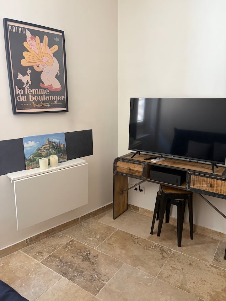 Studio Dans Les Remparts Du Village. - Le Castellet