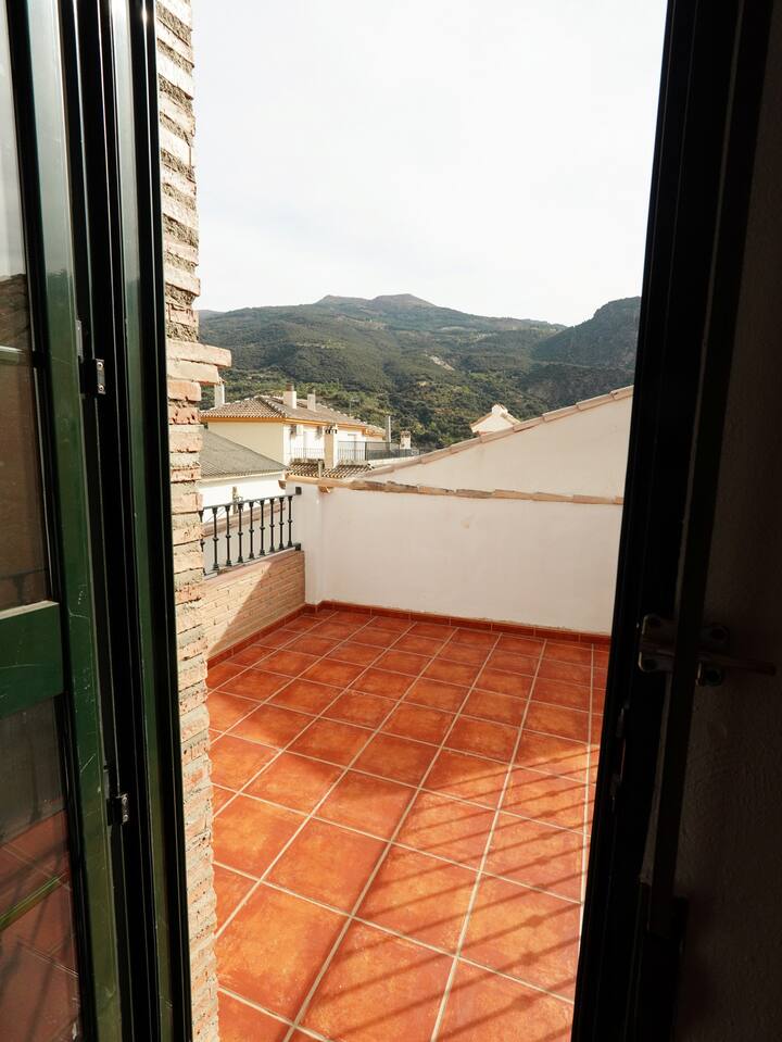 Abre las puertas y sal a la azotea: montañas a la vista