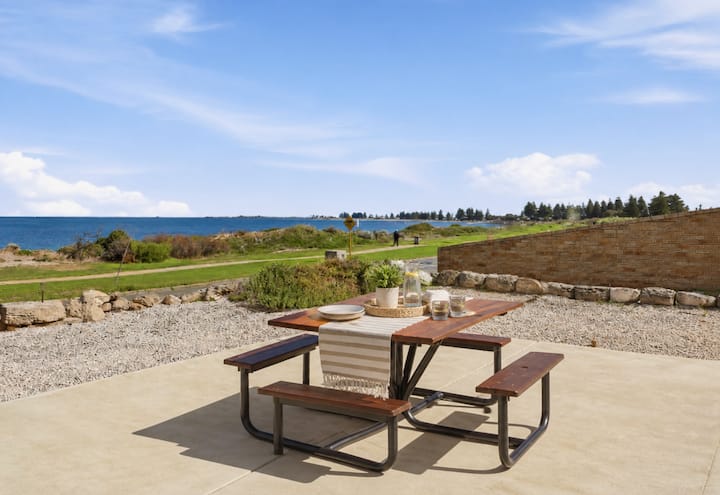 Relaxed Coastal Stay • Ocean View • Steps To Beach - Rockingham