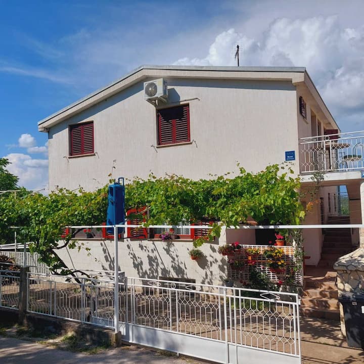 Apartments Tisno - One Bedroom Apartment (Right) - Tisno