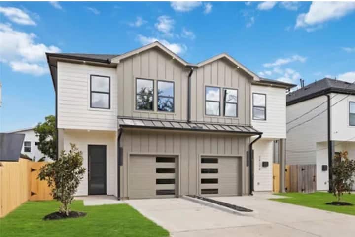 Luxury Living Meets Comfort  4br Dream Stay - Houston, TX