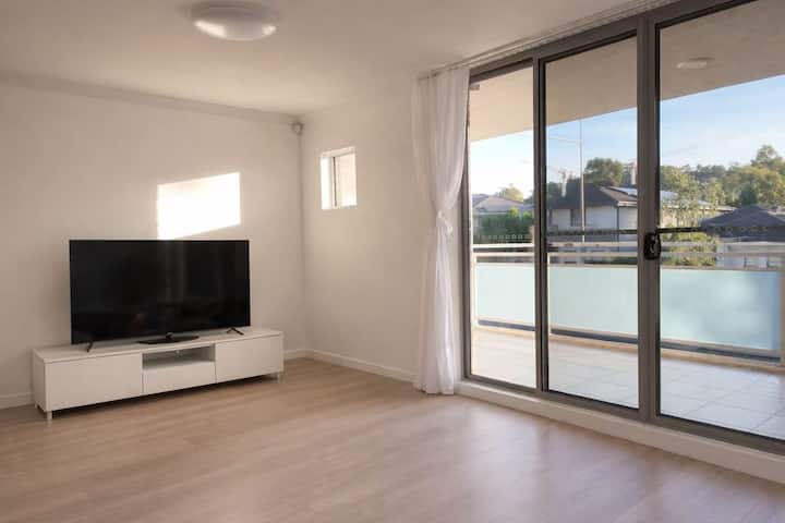 Warm & Convenient Home Near The Lake In Pemulwuy - Toongabbie