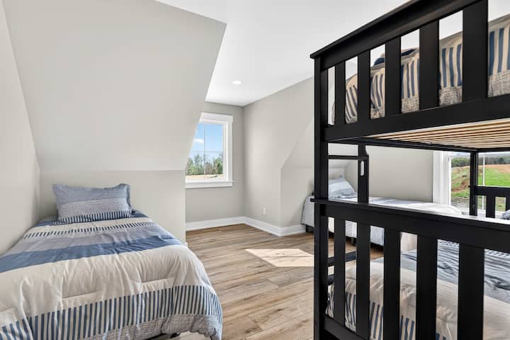 Dormitorio 4: Duerma cómodamente en literas y en dos camas adicionales muy confortables.