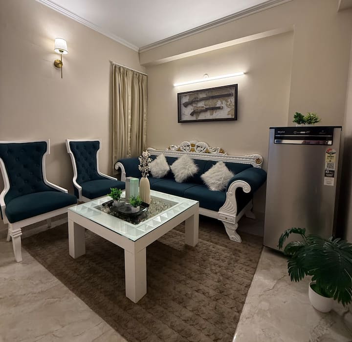 Metronest Saket|90mmetro|projector|55”tv|smartlock - Yeni Delhi
