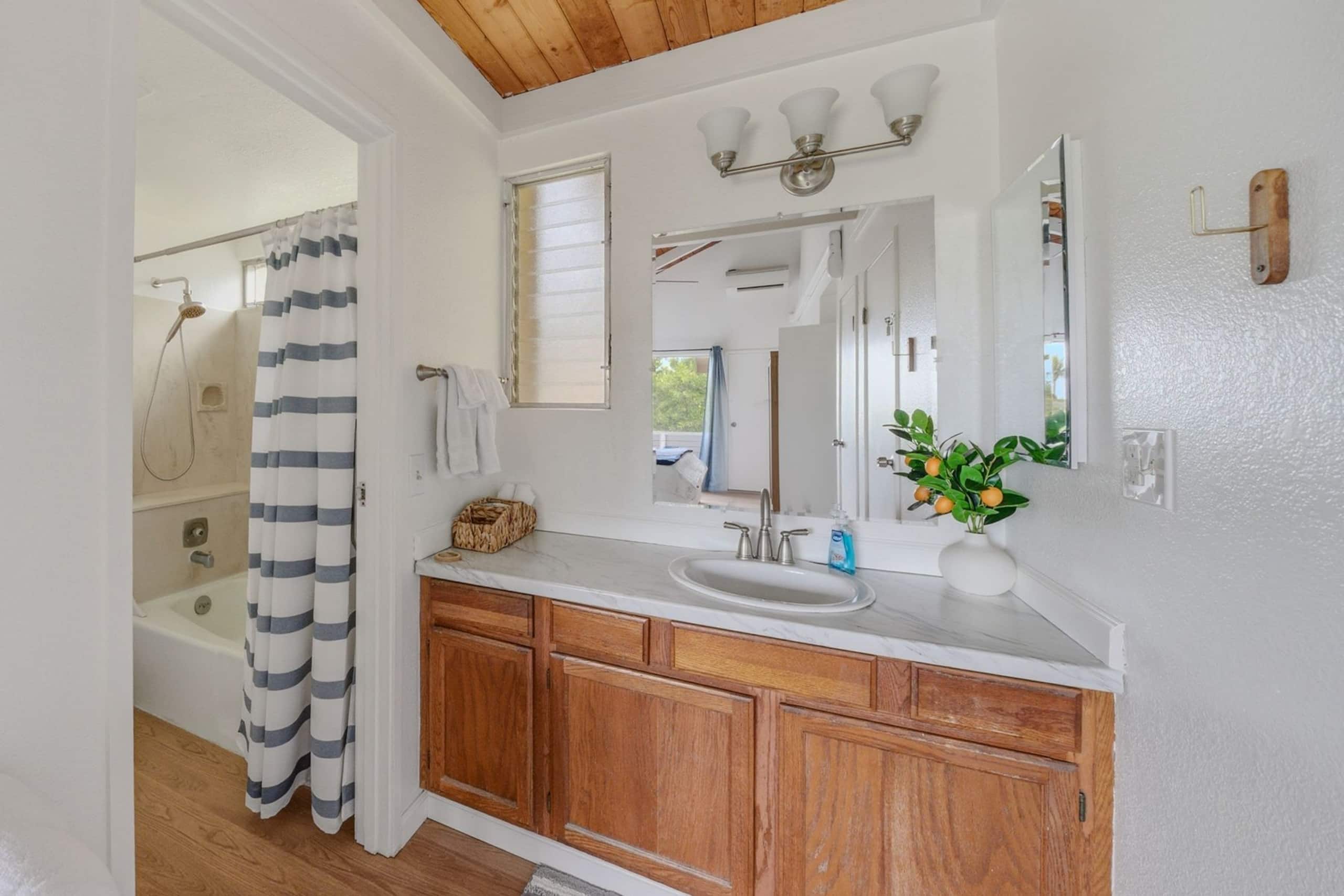 Princeville 2 bdrm 1.5 bath near Hanalei, sleeps 6 - Photo 12