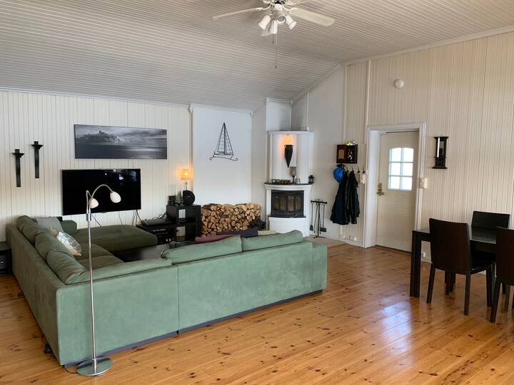 Strandeiendom Med Særdeles Flott Utsikt Med Båt. - Norvegia