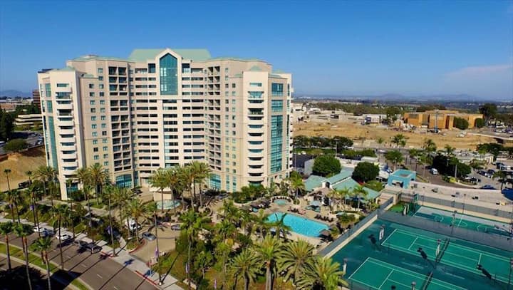 Luxury High Rise Views Utc 2 Bed & 2 Bath +Parking - San Diego, CA