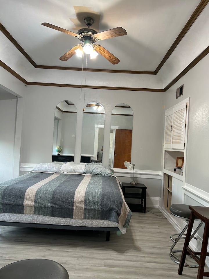 Wonderful Upstairs - ベニシア, CA