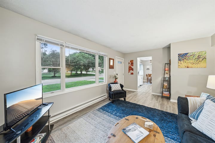 Charming Group Getaway Near Downtown Stillwater- 6 - Stillwater, MN