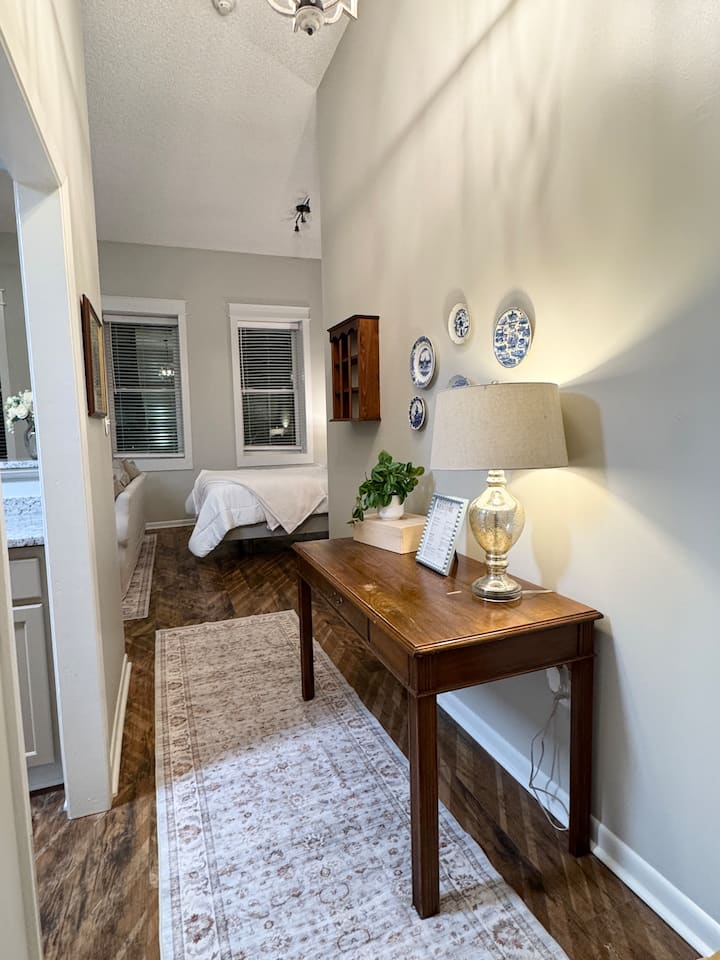 Downtown Valdosta Studio Suite - Valdosta, GA
