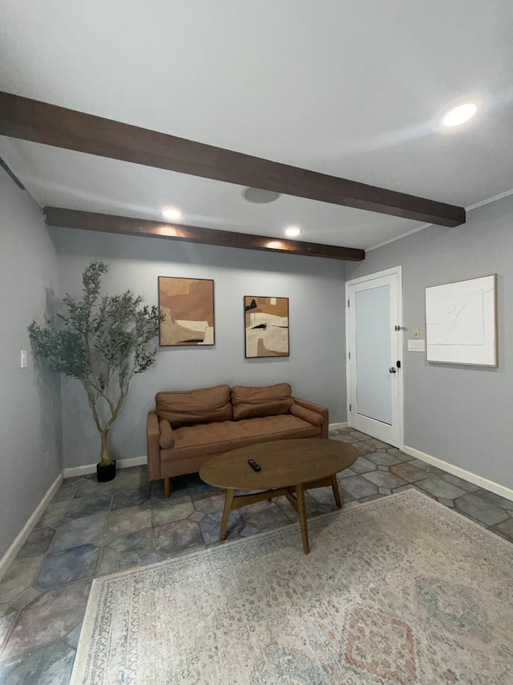 Peaceful Private Stay In Shared Home Near Yale - New Haven, CT