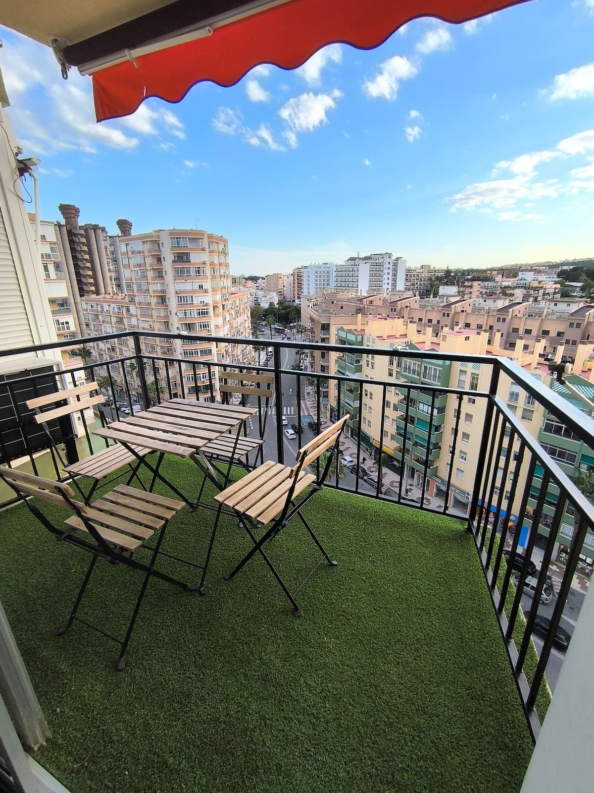 Brisa Marina: Oasis Urbano con Terraza y Vistas