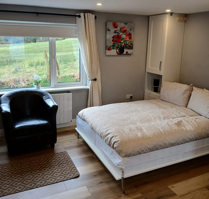 Sleepy Hollow,
             Studio Apartment - Donegal