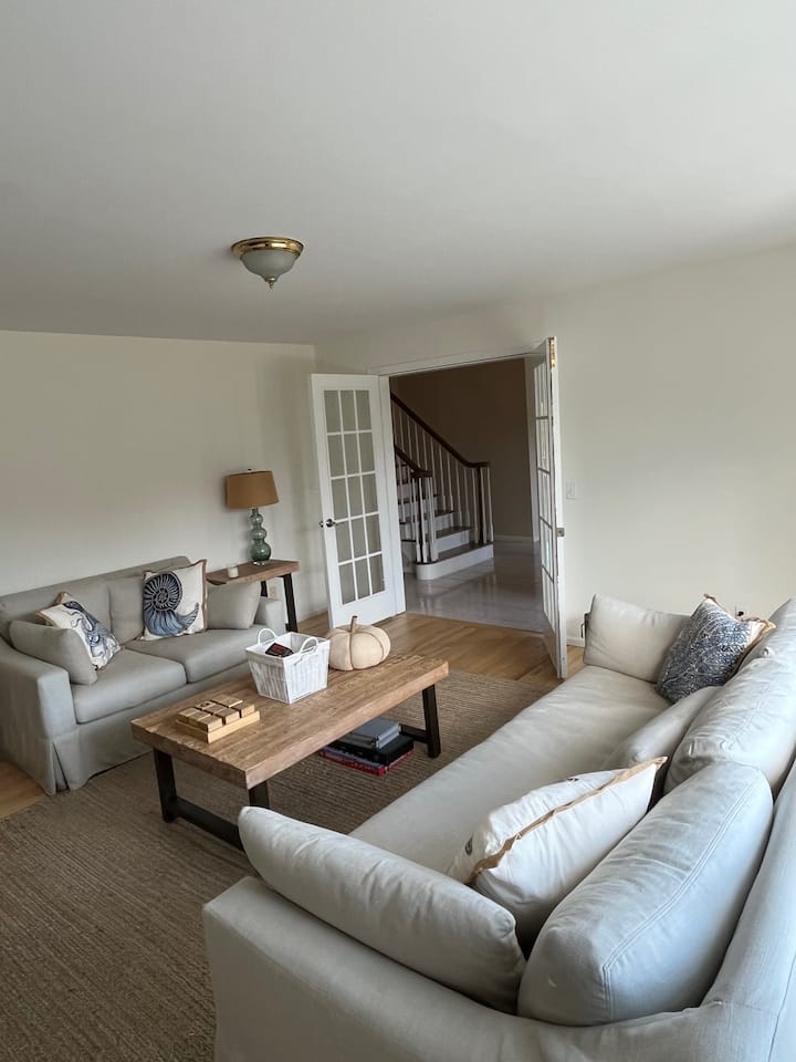 Spacious Four Bedroom House In Peaceful Jamesport. - Riverhead, NY