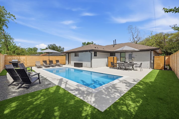 Beautiful Oasis W/ Master Suite And Pool - Houston, TX