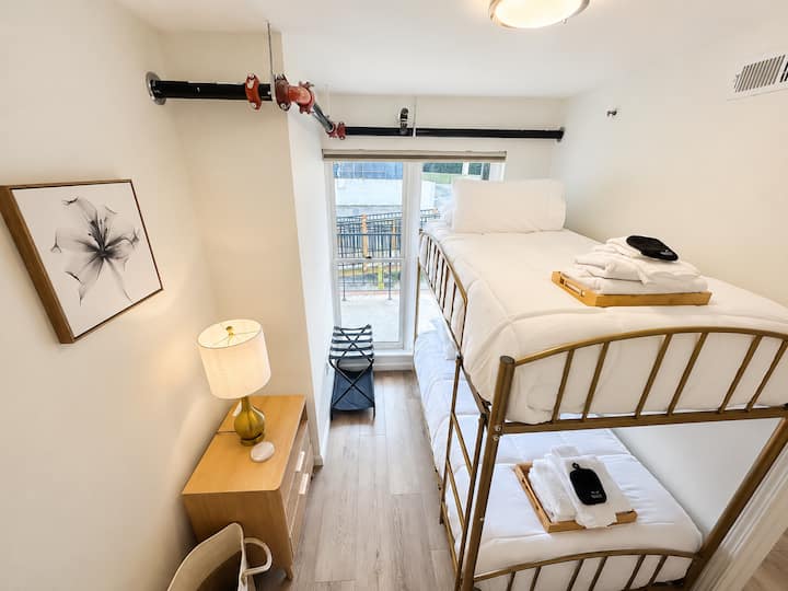 The Sterling Stay | Modern Elegant 2-bedroom - Ameristar Casino Resort Spa St. Charles