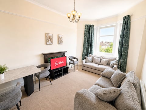 Successful Airbnb property: 3BR, 5 Beds, Free Parking - Long Term Stay in Victoria Park