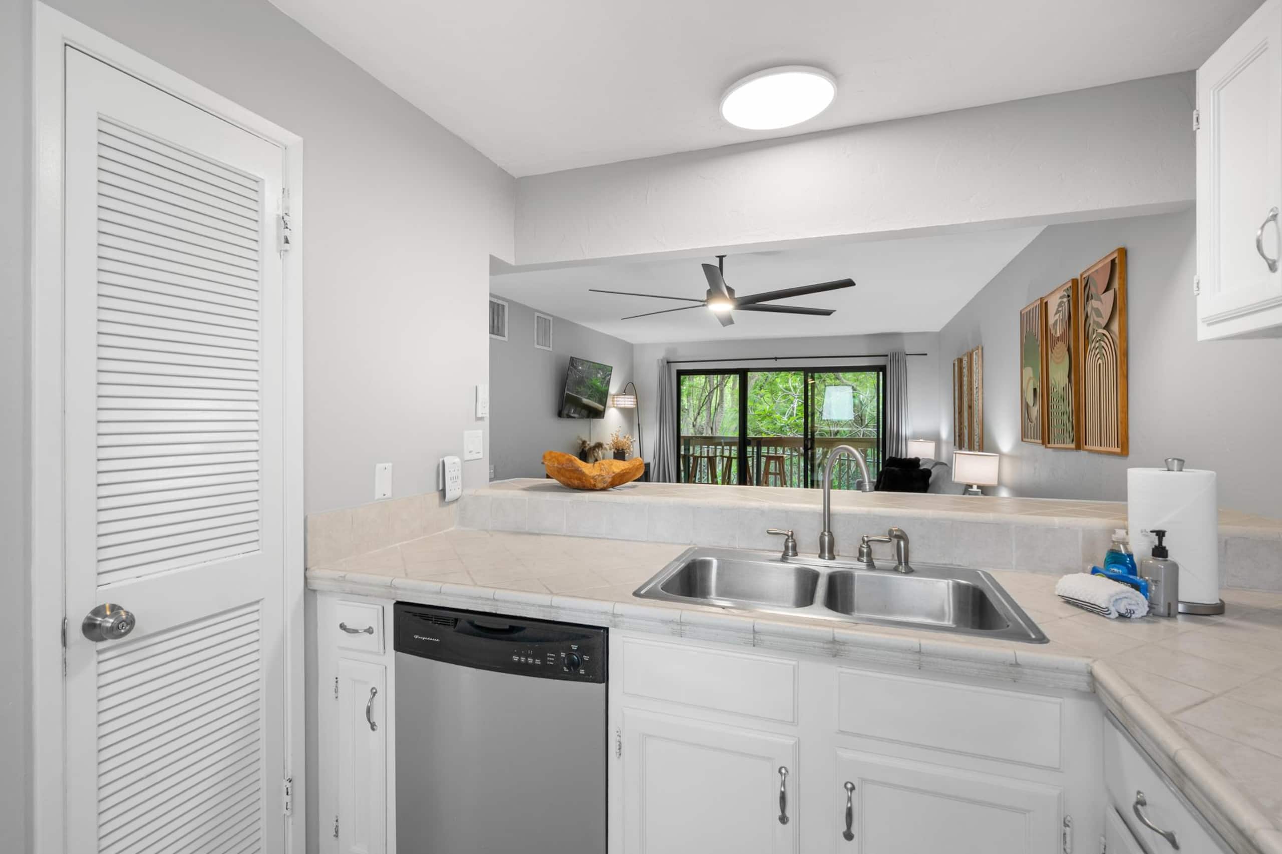 Condo in Kailua-Kona · ★5.0 · 2 bedrooms · 4 beds · 2 private baths - Image 10