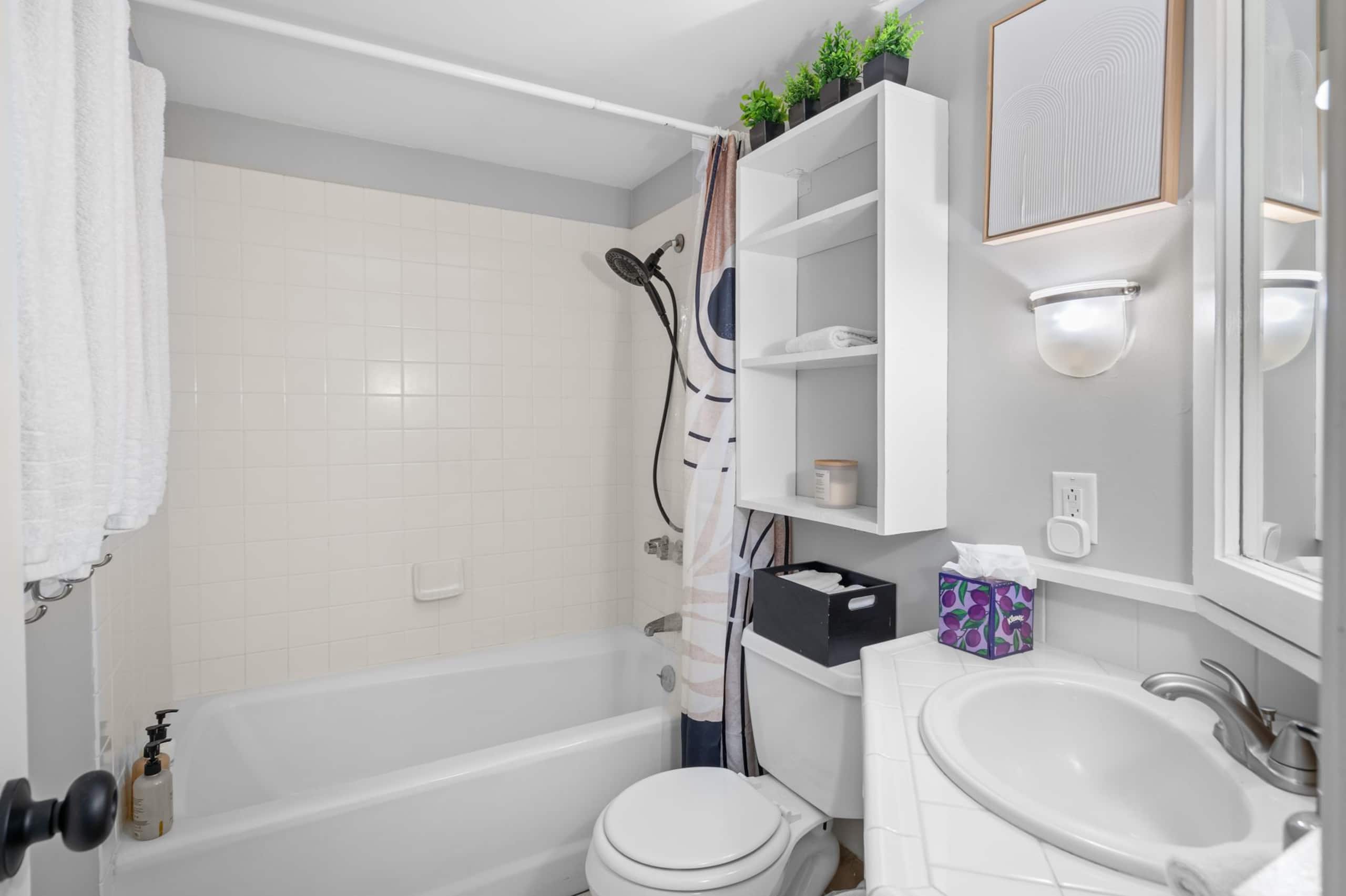 Condo in Kailua-Kona · ★5.0 · 2 bedrooms · 4 beds · 2 private baths - Image 19